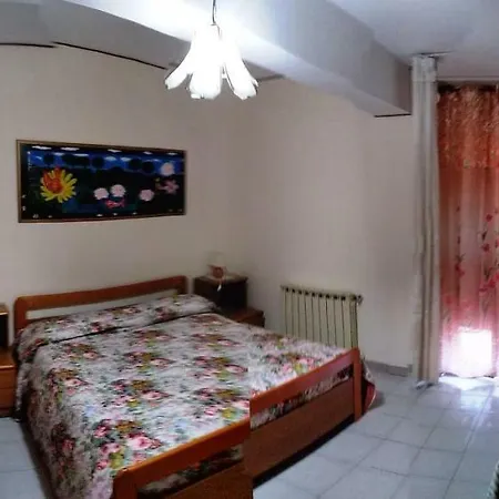 Eliseo Готель 2*