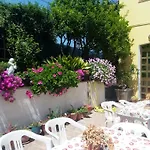 Eliseo Hotel 2*